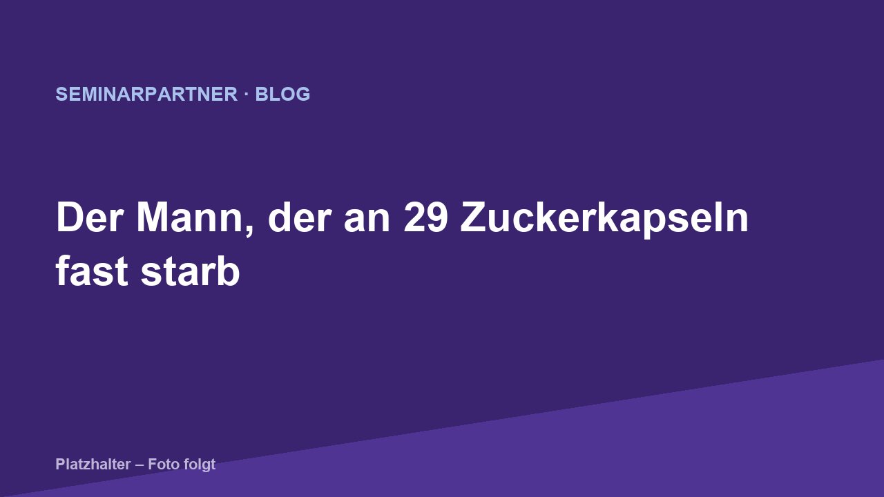 Weiße Kapseln, aus einem umgekippten Fläschchen auf eine helle Fläche gerollt